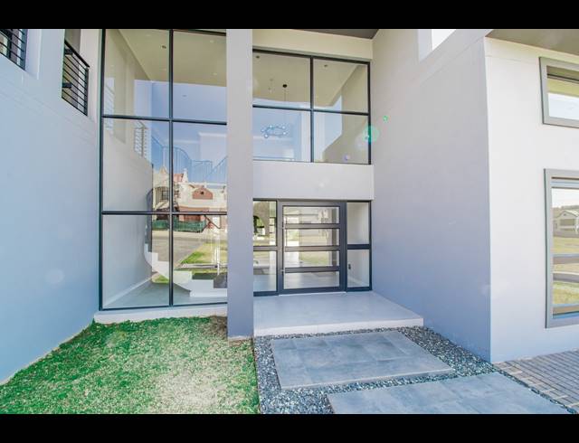 4 BEDROOM GATED ESTATE FOR SALE IN WATERLAKE FARM LIFESTYLE ESTATE